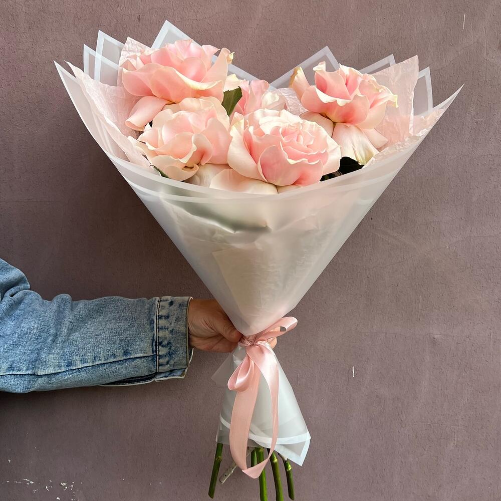 https://content2.flowwow-images.com/data/flowers/1000x1000/35/1727532084_87733535.jpg