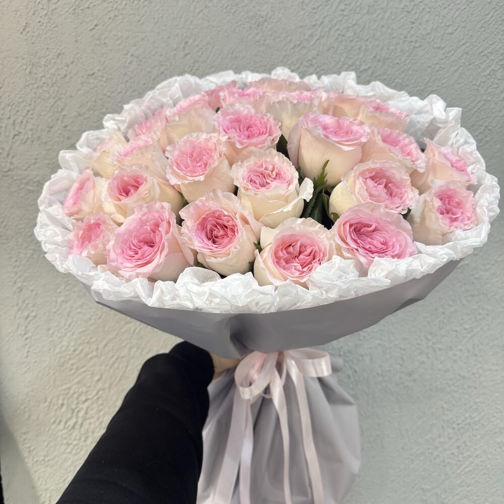 https://content2.flowwow-images.com/data/flowers/1000x1000/44/1733201660_92985244.jpg