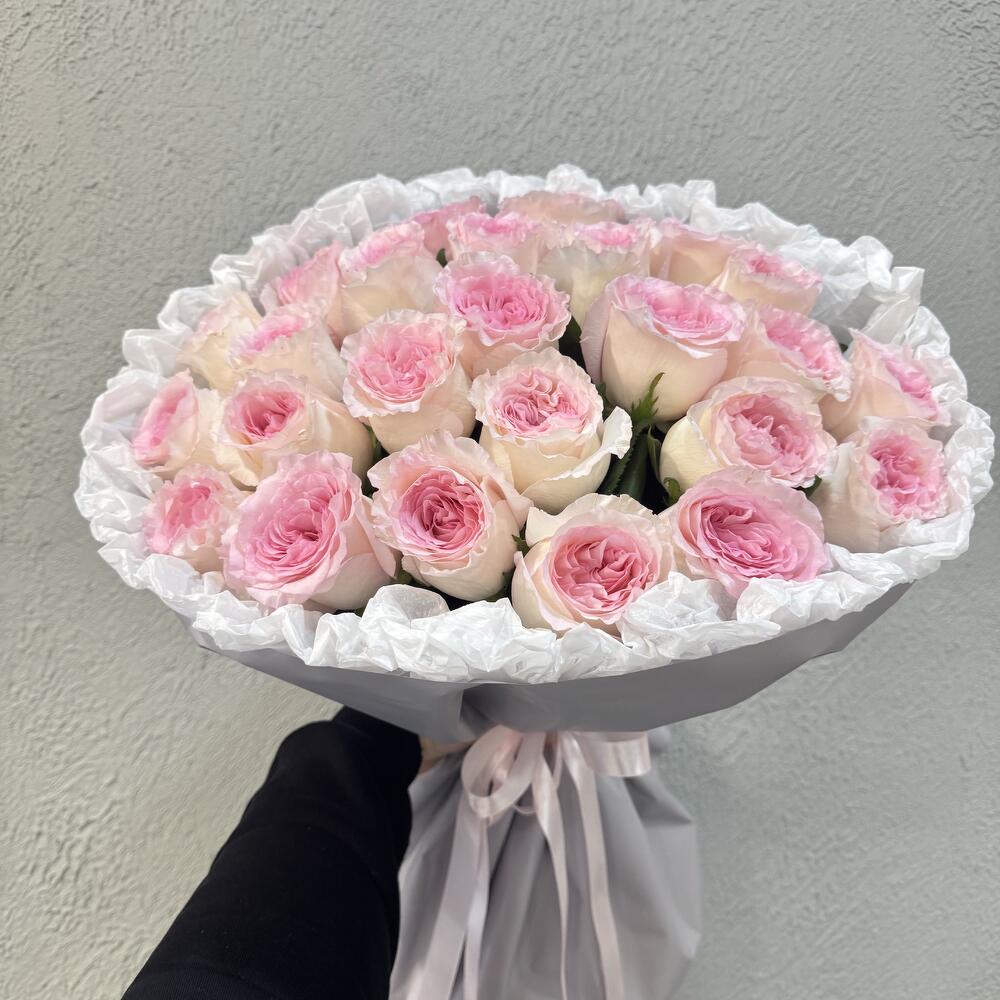 https://content2.flowwow-images.com/data/flowers/1000x1000/37/1733201661_61245437.jpg