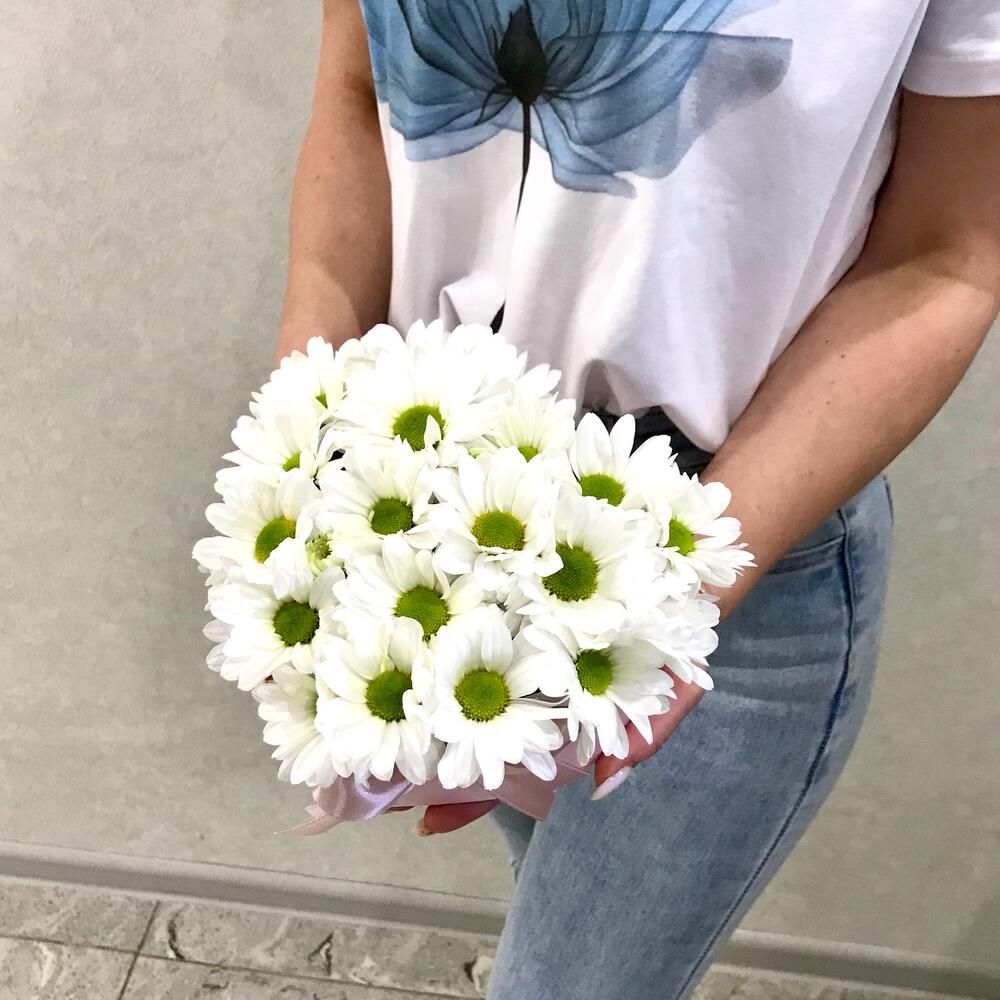 https://content2.flowwow-images.com/data/flowers/1000x1000/58/1652883065_25672758.jpg